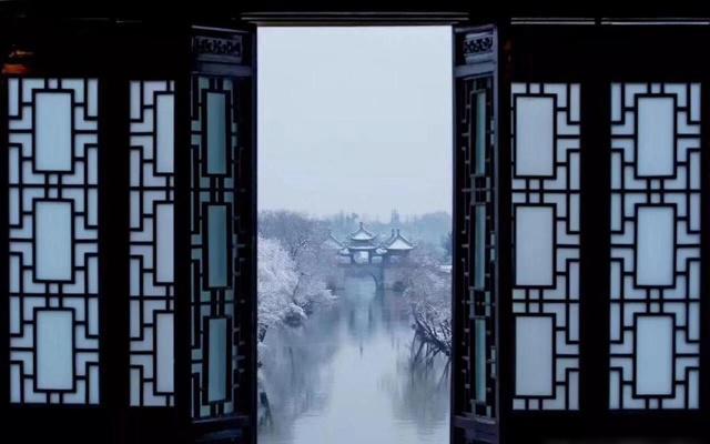 这几个星座反差特别大，他们表里不一，外表不谙世事，内心历经沧桑
