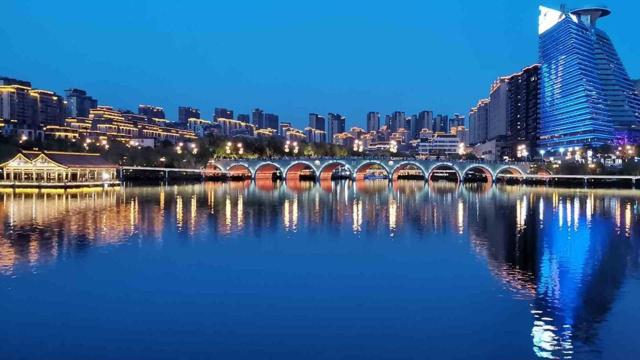 恩字五行属火吗
